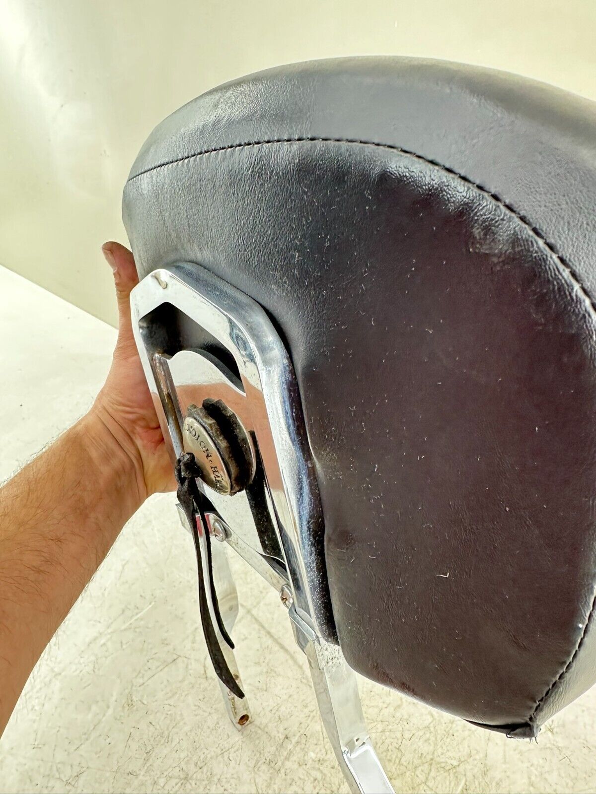 1995 HARLEY SOFTAIL Passenger Backrest Sissy Bar W/Pad