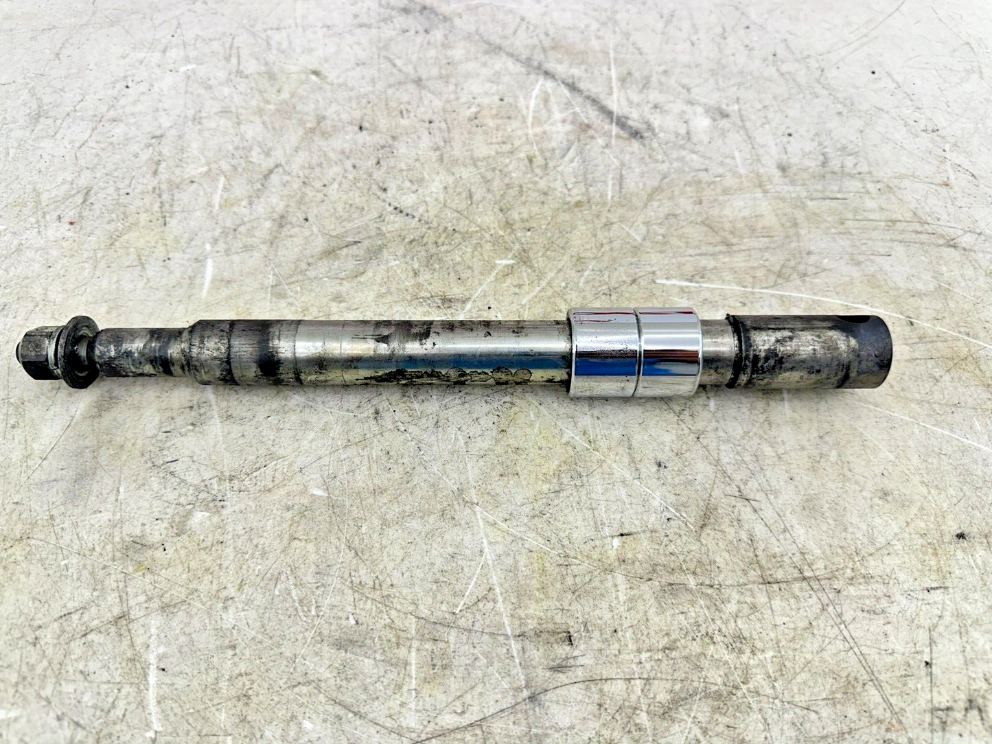 2003 HARLEY ELECTRA GLIDE Front Axle Fork Wheel Axle + Spacers