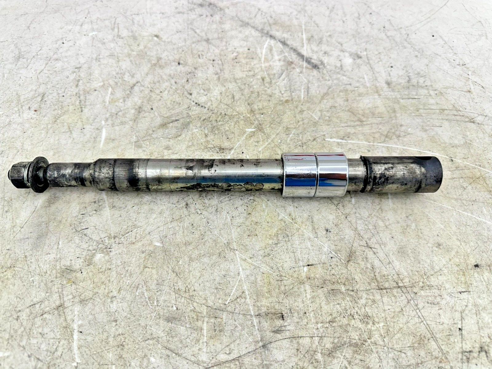 2003 HARLEY ELECTRA GLIDE Front Axle Fork Wheel Axle + Spacers