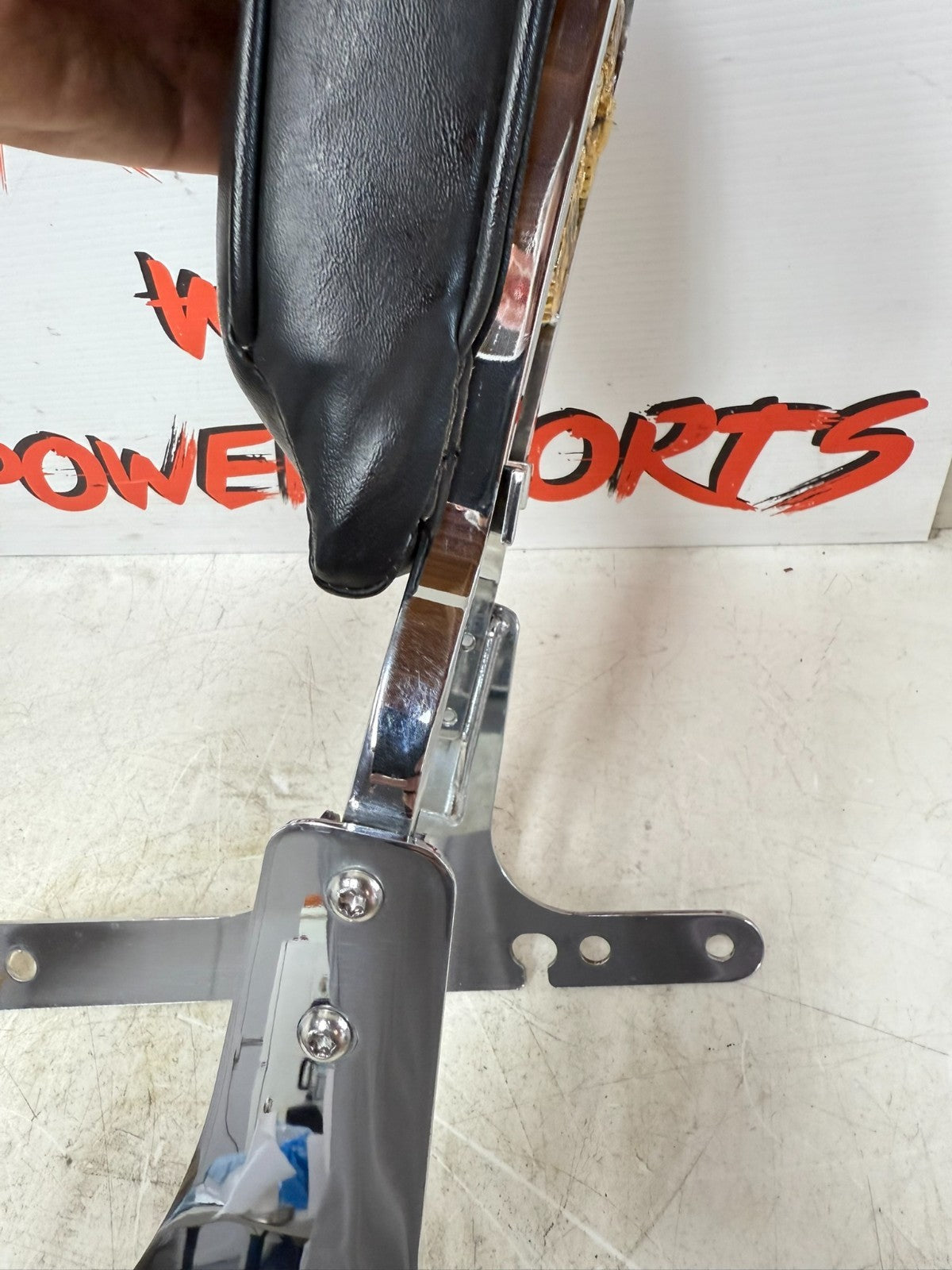 2003 HARLEY DYNA WIDE GLIDE Sissy Bar Passenger Backrest w/ Gold Eagle Emblem