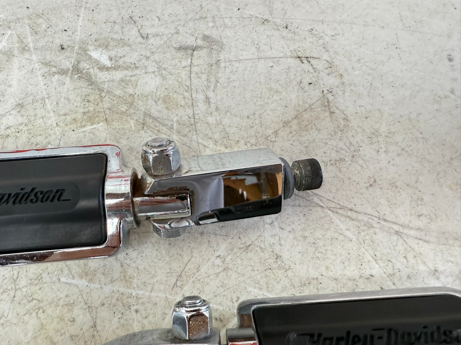2003 HARLEY DYNA WIDE GLIDE OEM Rear Passenger Foot Peg Foot Rest Flame Chrome