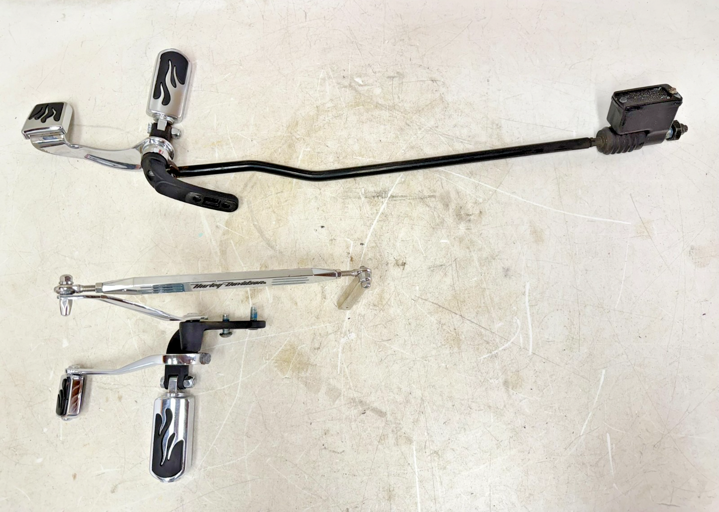2003 HARLEY DYNA WIDE GLIDE OEM HD  Forward Control Shift Brake Pedal Foot Pegs