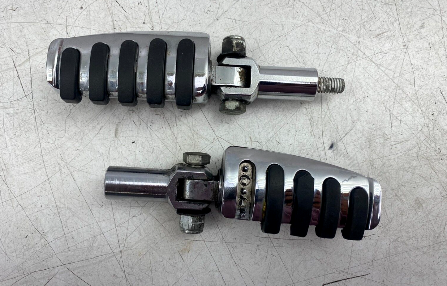 2001 HARLEY SOFTAIL Passenger Foot Pegs & Mounting Brackets