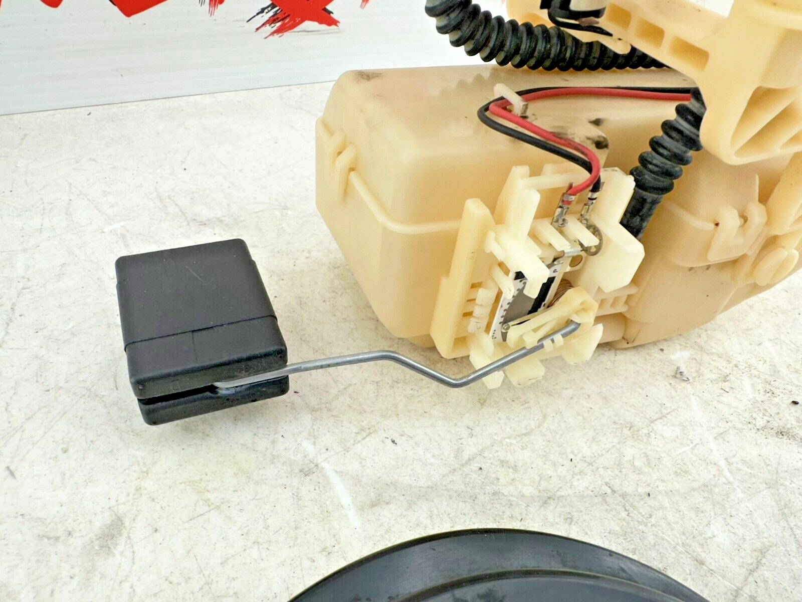 2004 Honda Goldwing GL1800 Fuel Pump Sending Unit OEM Genuine Part 
