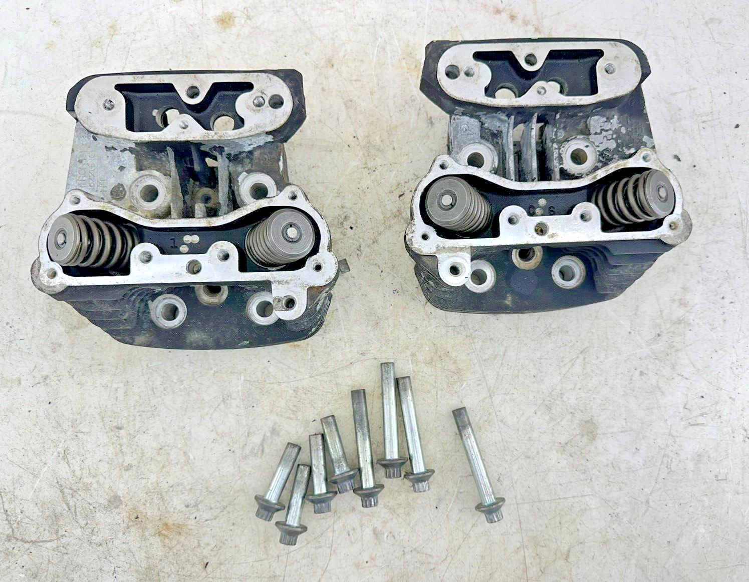 1997 HARLEY DYNA OEM HD Cylinder Heads W/ Valves Front + Rear