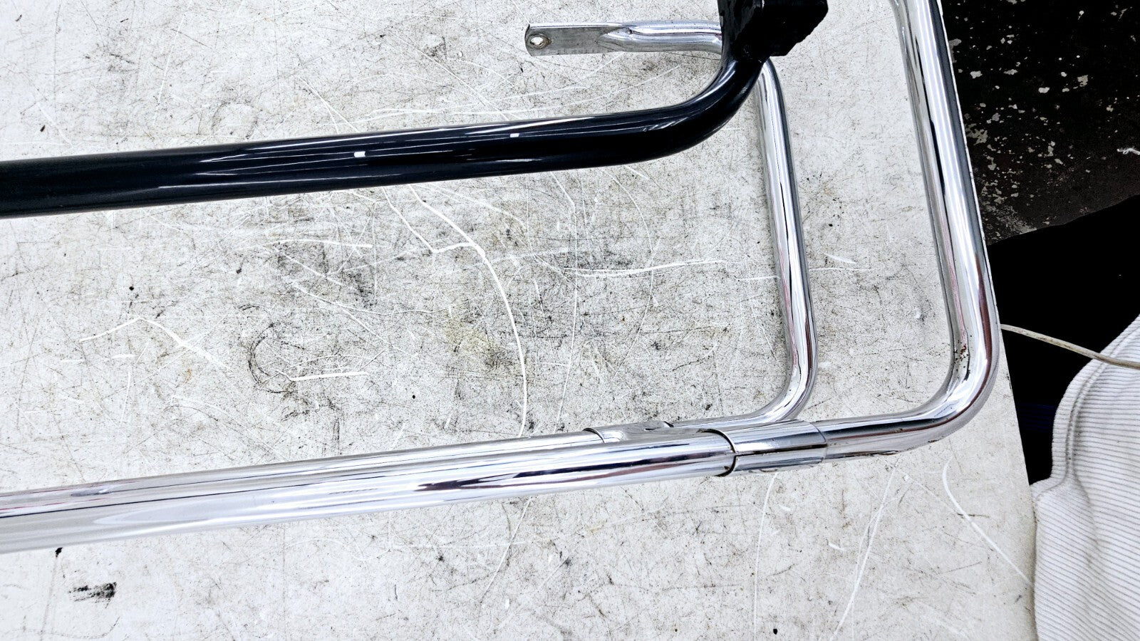 1994 HARLEY FLH ELECTRA GLIDE Chrome Right Saddlebag Bumper Guard Muffler Hanger