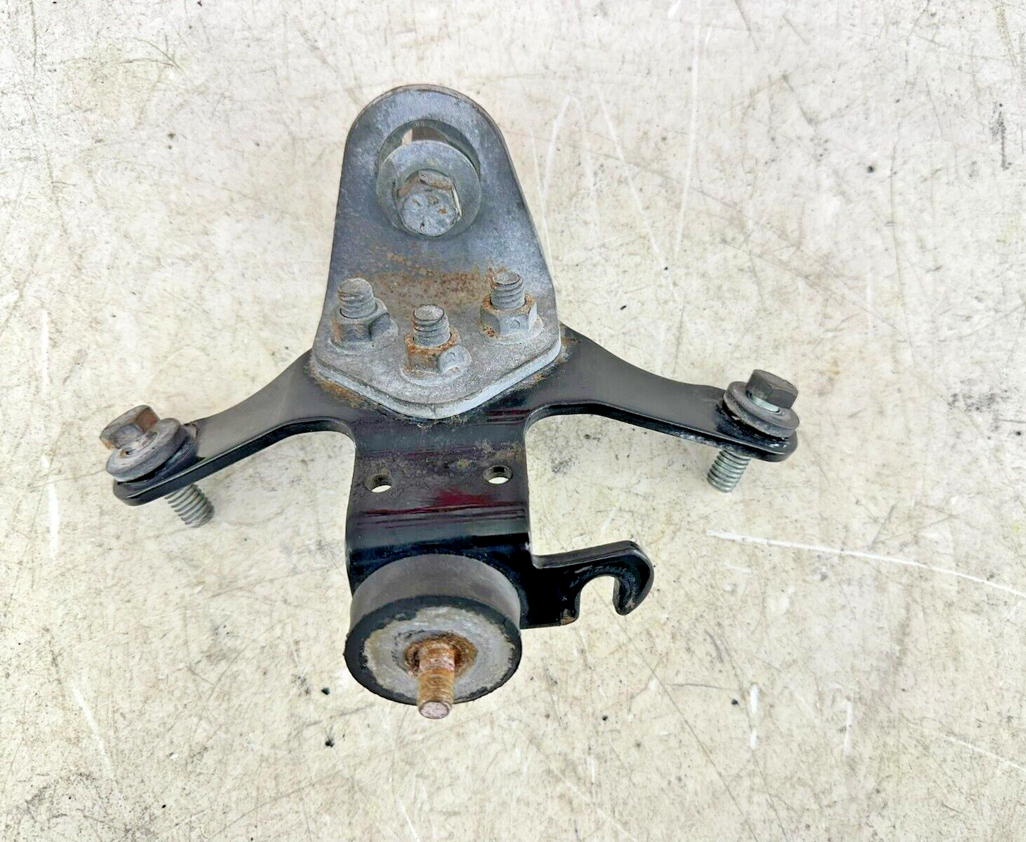 2001 HARLEY SOFTAIL Upper Motor Engine Horn Mount Mounting Bracket