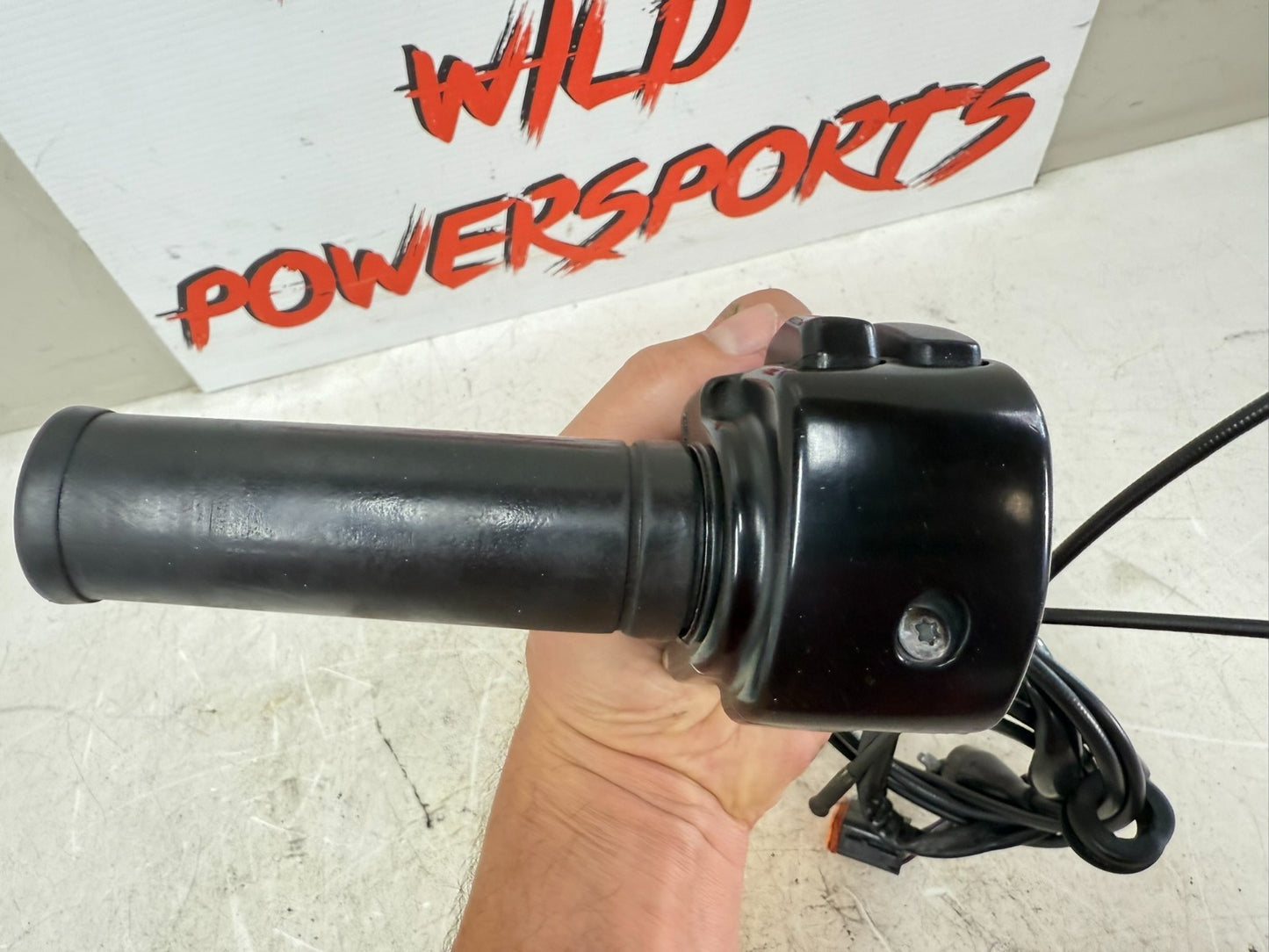 2003 HARLEY ELECTRA GLIDE Right Hand Control Switch Housing Handlebar Cable