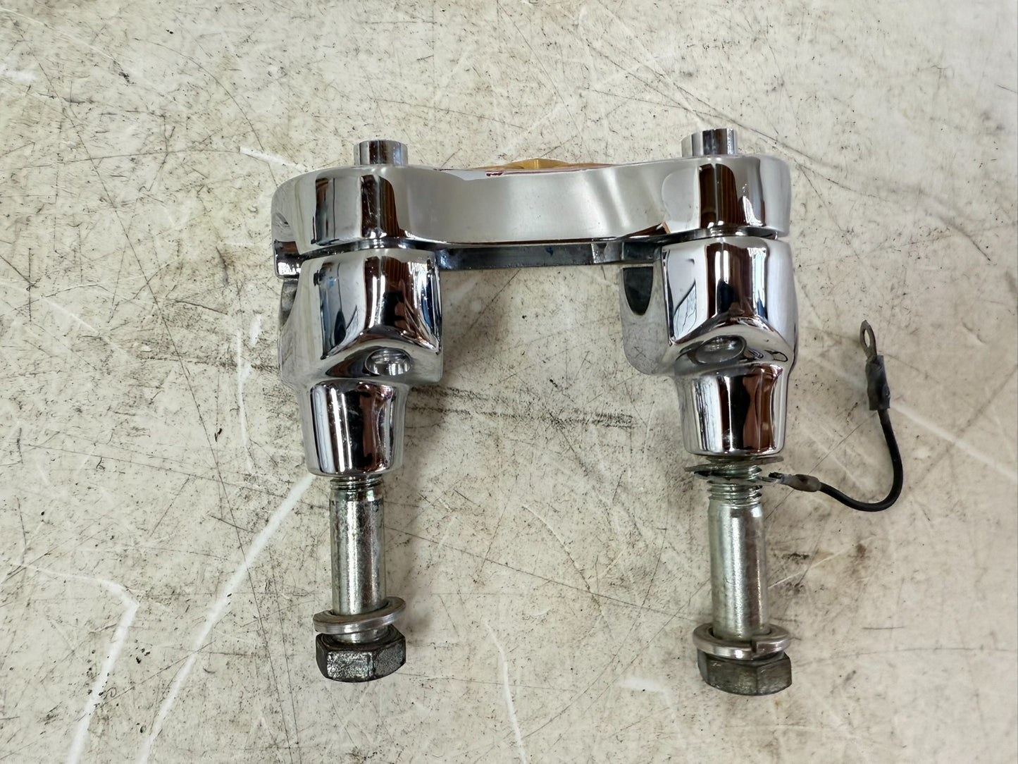 2003 HARLEY DYNA WIDE GLIDE Chrome Handlebar Mount Clamp Brackets