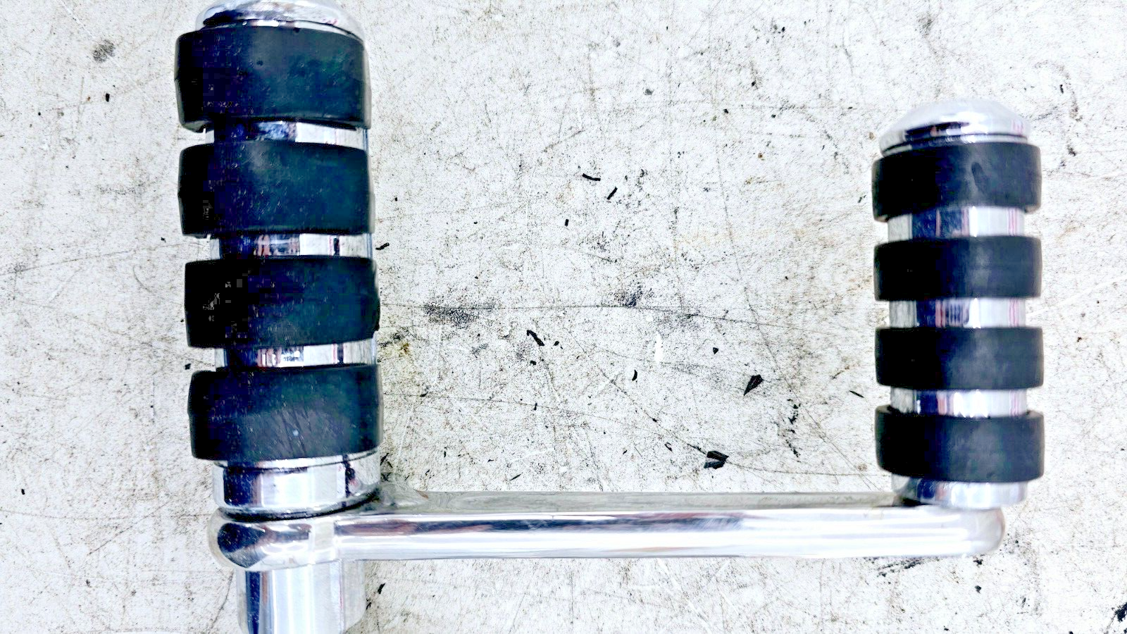 1999 HARLEY DYNA CONVERTIBLE Chrome Front Highway Forward Pegs MTG Bracket