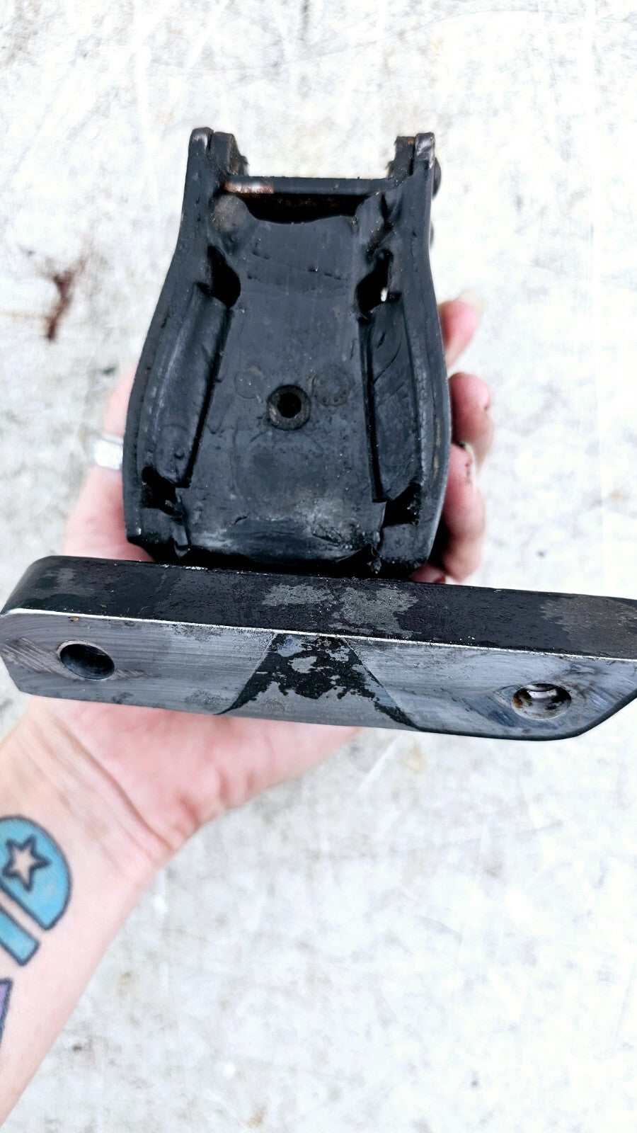 1995 HARLEY DYNA CONVERTIBLE Rear Transmission Rubber Isolator Mount