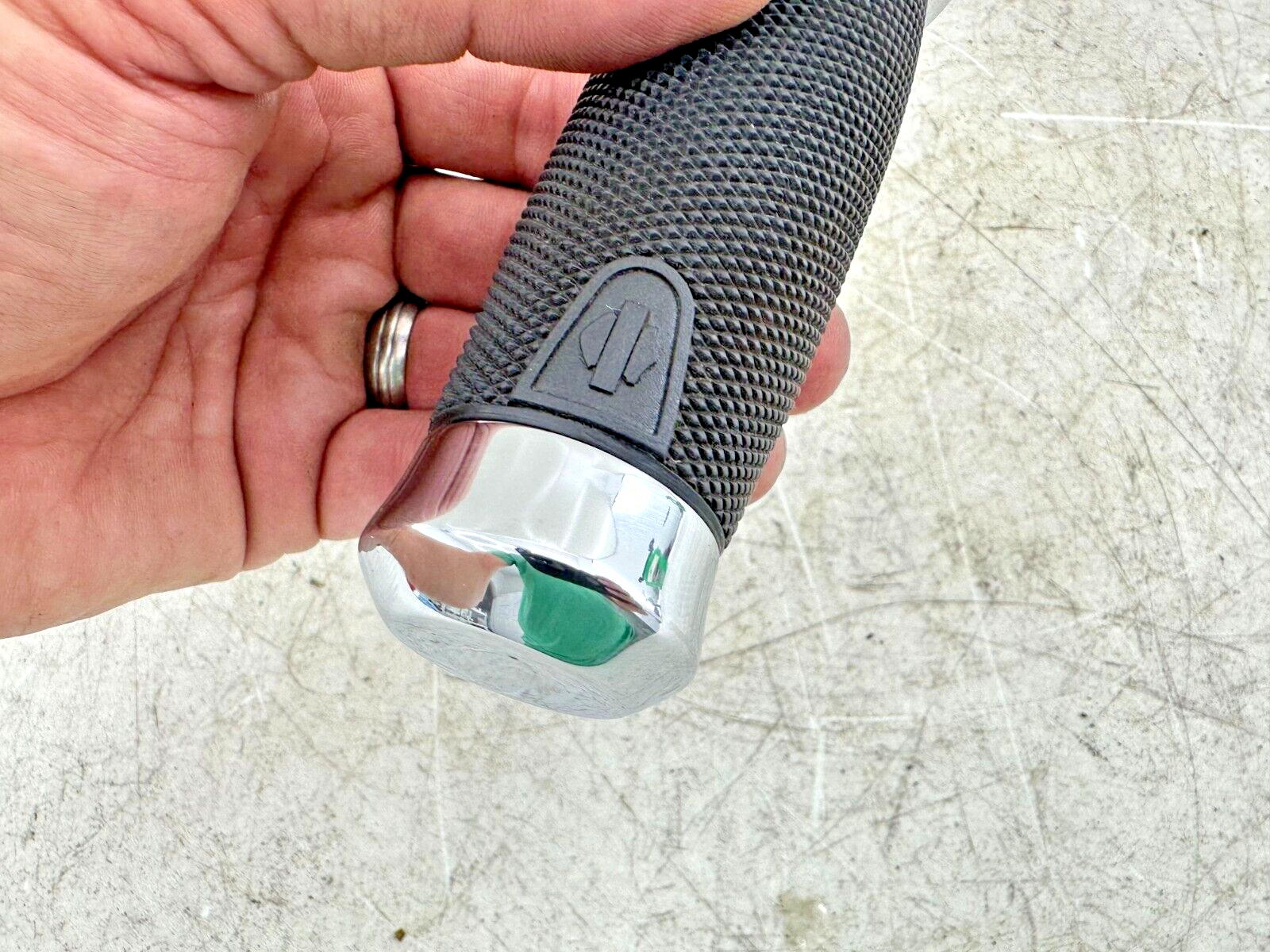 1999 HARLEY FLH ELECTRA GLIDE OEM HD Magnum Chrome Grips Right Left