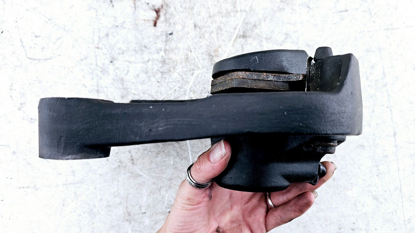 1995 HARLEY DYNA CONVERTIBLE Rear Brake Caliper + Mounting Bracket