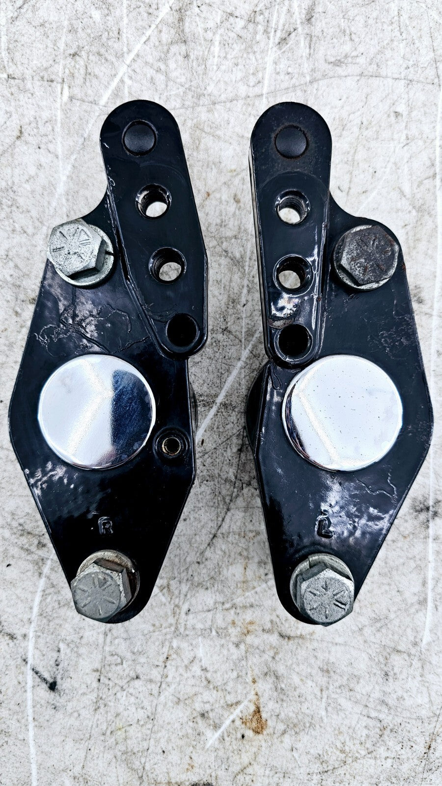 2002 HARLEY ELECTRA GLIDE Passenger Floorboard Mounting Bracket Cap