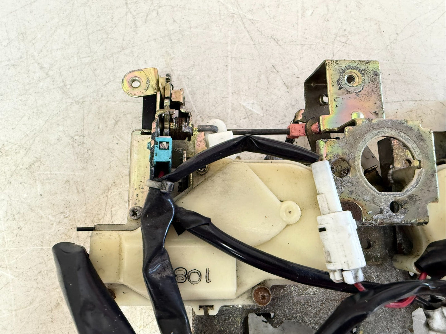 2002 Honda Goldwing GL1800 Rear Saddlebag Trunk Opener Unit Lever