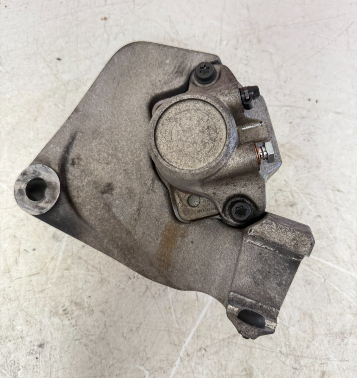 1995 HARLEY FLH ELECTRA GLIDE Rear Brake Caliper w/ Bracket