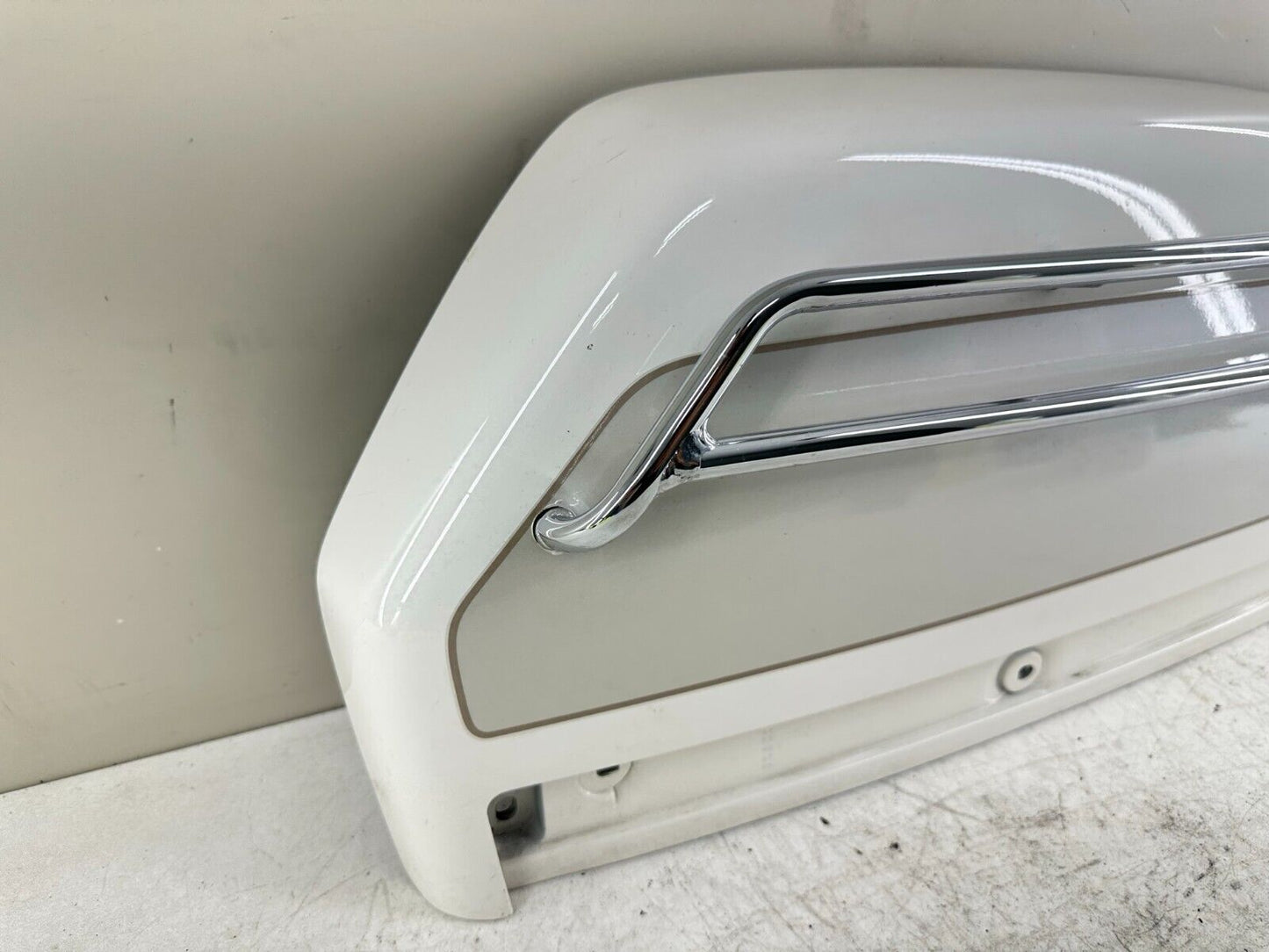 88-00 HONDA GOLDWING GL1500 WHITE LEFT SADDLE BAG LID DOOR w/ CHROME ACCENT BARS