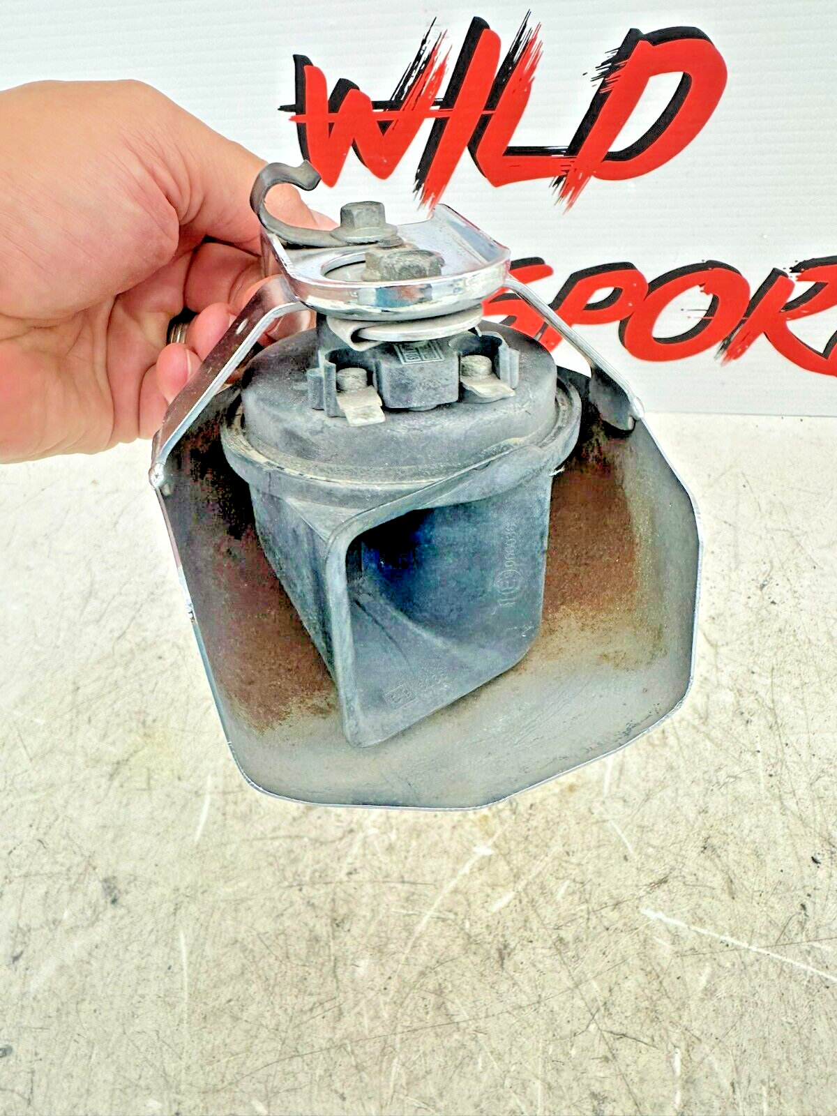 2007 Harley Electra Glide CVO Horn + Chrome Cover