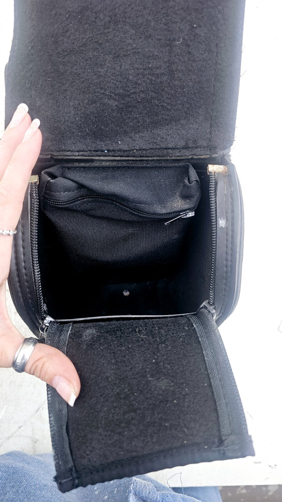 2002 HARLEY ELECTRA GLIDE OEM HD Left Leather Saddlebag Rack Storage Bag