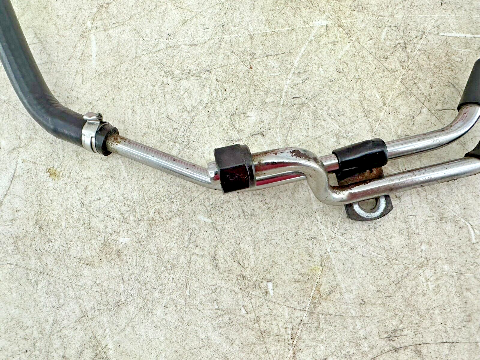 1995 HARLEY SOFTAIL Oil Filter Housing Mounting Bracket + Hard Lines 26369-92