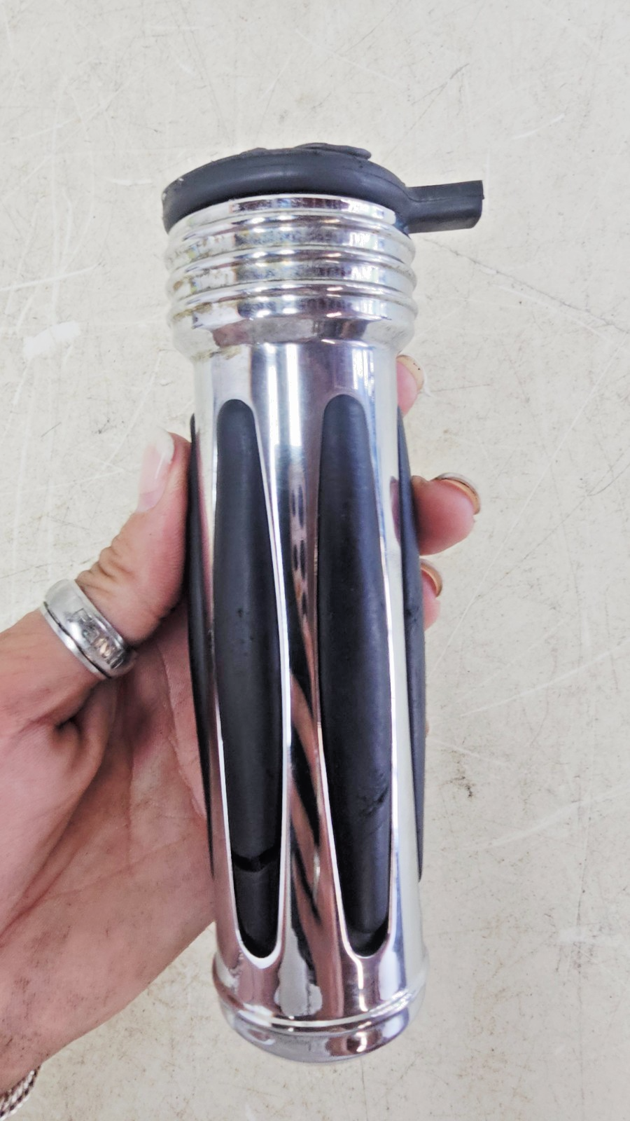 2000 HARLEY DAVIDSON FLH ROADKING Chrome Raised Throttle Hand Handlebar Grips