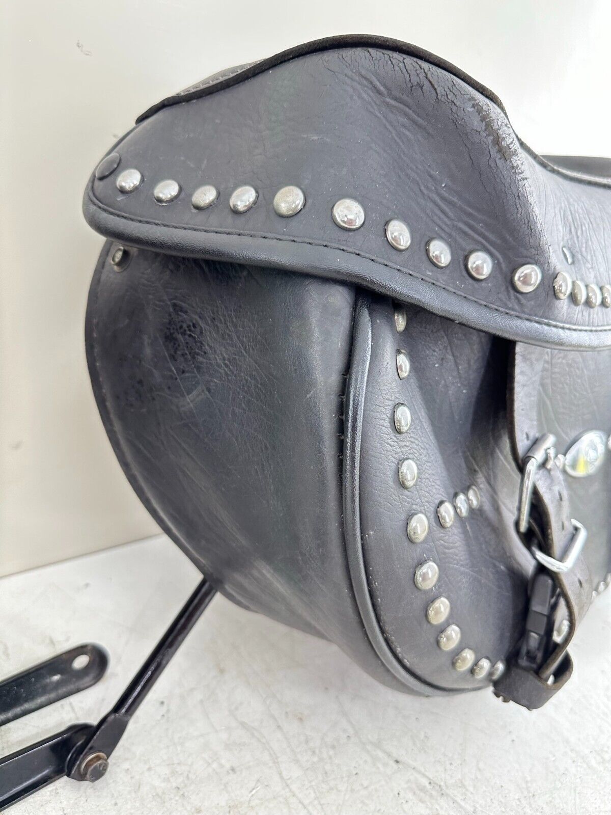 2003 HARLEY DAVIDSON SOFTAIL OEM HD Studded Leather Saddlebags Right Left