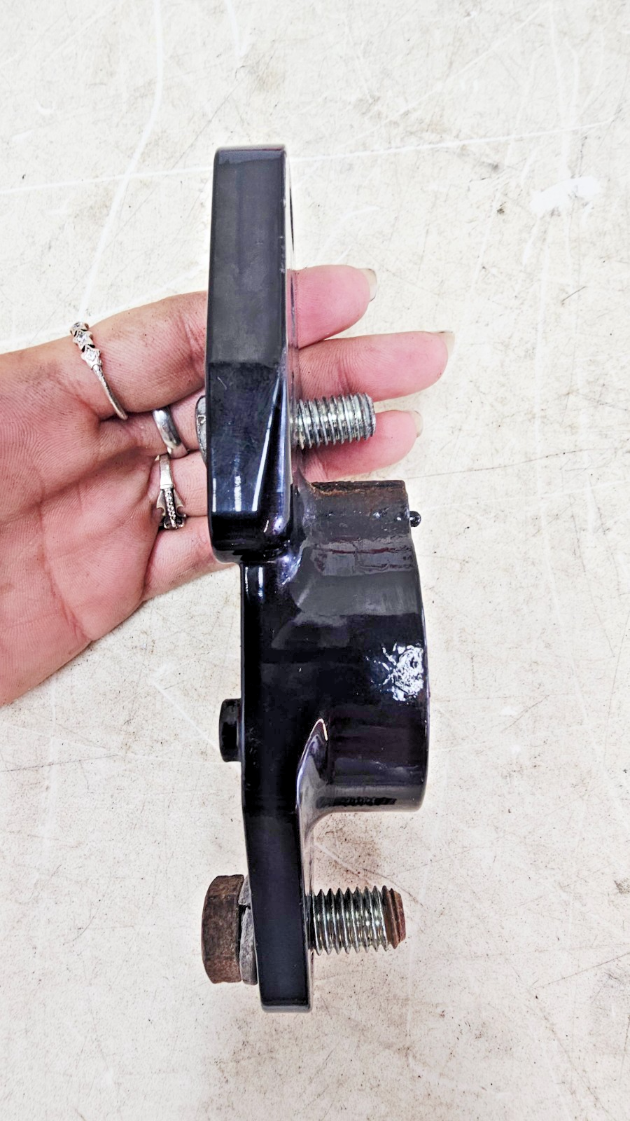 1996 HARLEY FLH ELECTRA GLIDE Rear Swingarm Arm Passenger Floorboard MTG Bracket