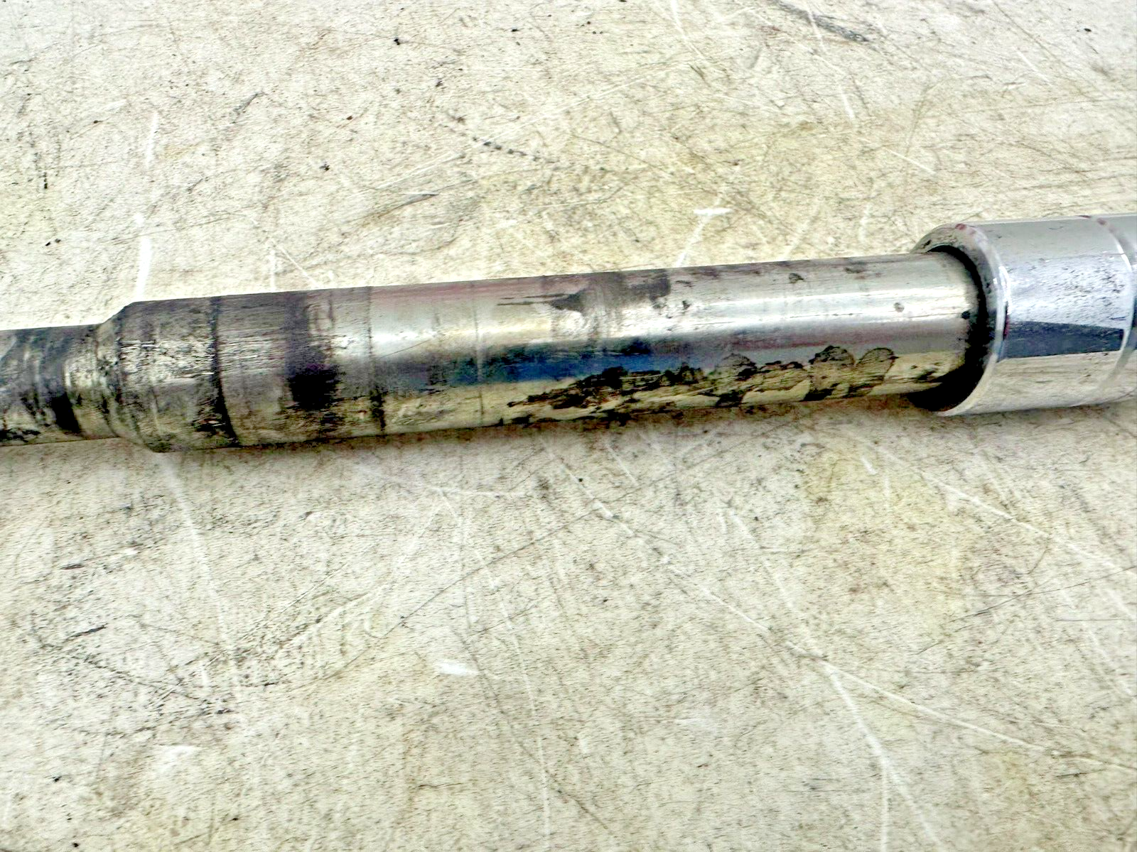 2003 HARLEY ELECTRA GLIDE Front Axle Fork Wheel Axle + Spacers