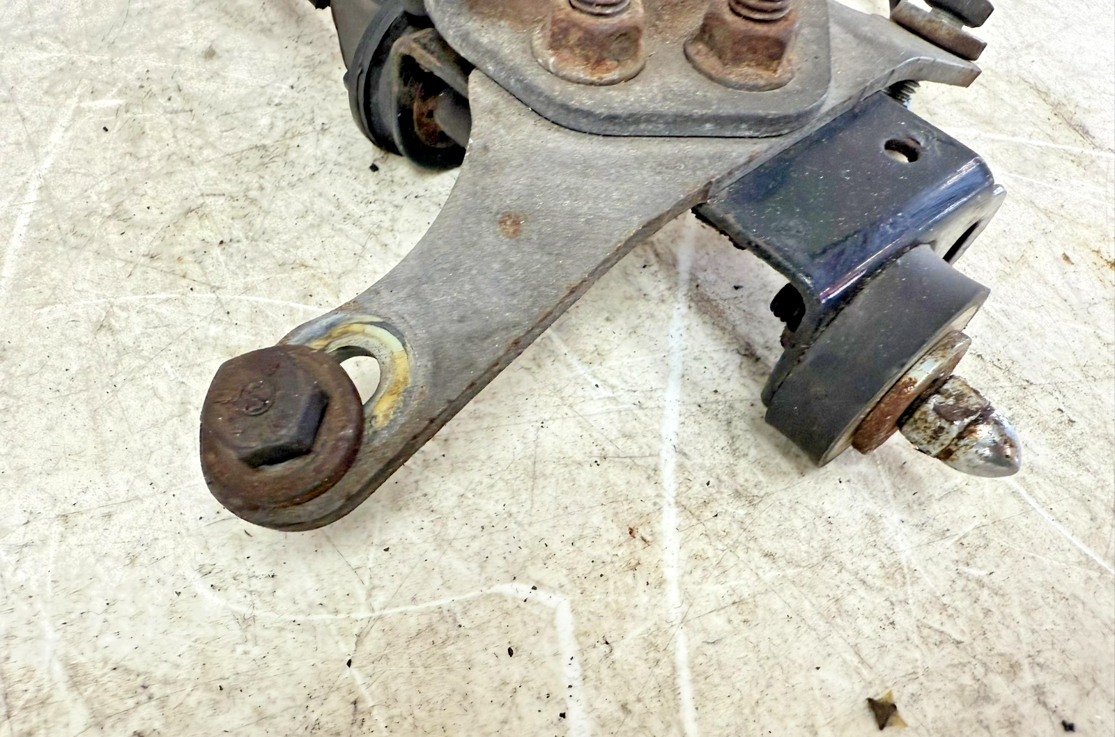 1997 HARLEY DAVIDSON SOFTAIL Upper Engine Motor Horn Mount Bracket