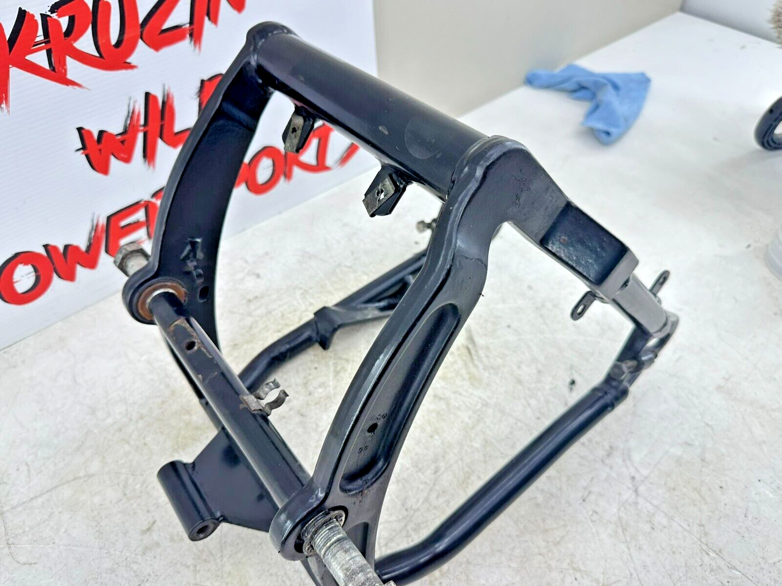 1999 HARLEY SOFTAIL OEM HD Genuine Swingarm Fork