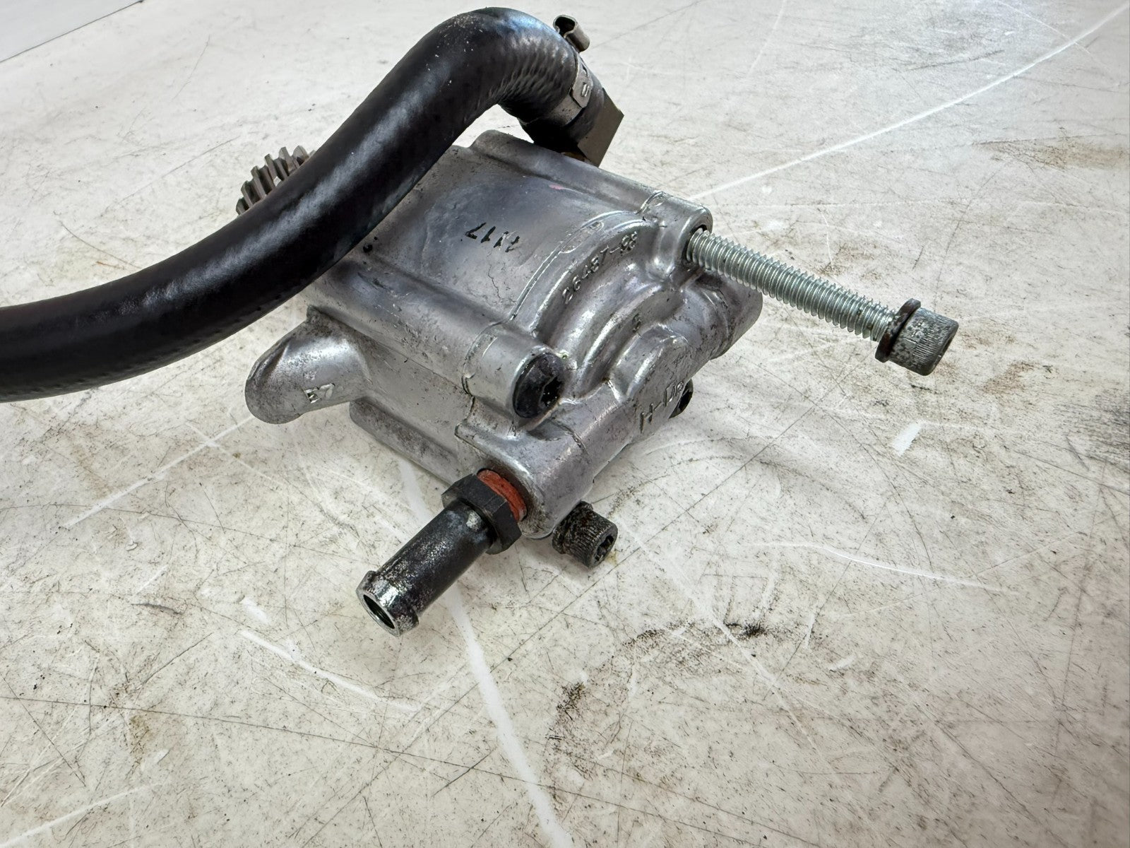 2003 Harley Davidson Sportster Engine Motor Oil Pump & Hose Line