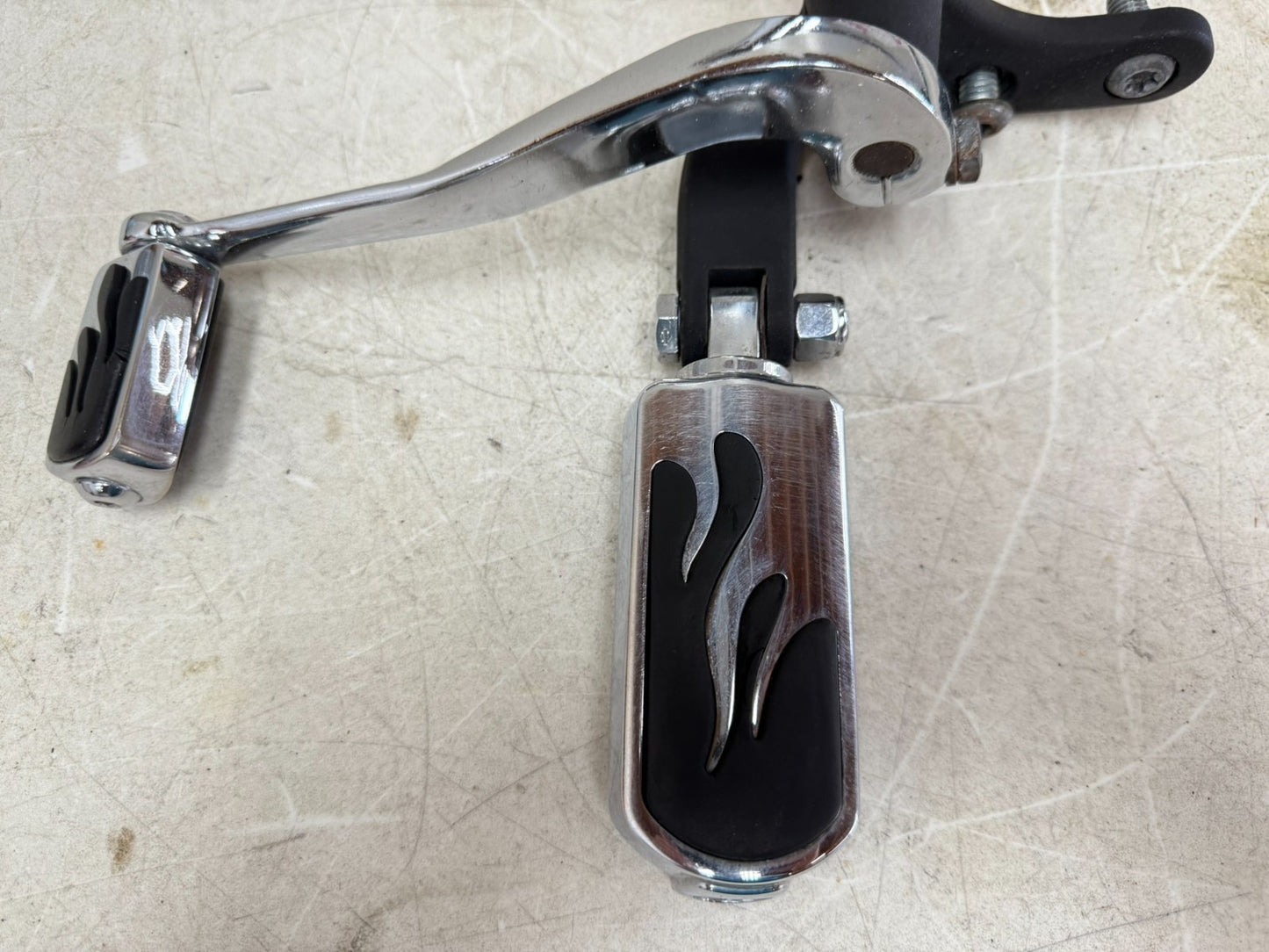 2003 HARLEY DYNA WIDE GLIDE OEM HD  Forward Control Shift Brake Pedal Foot Pegs