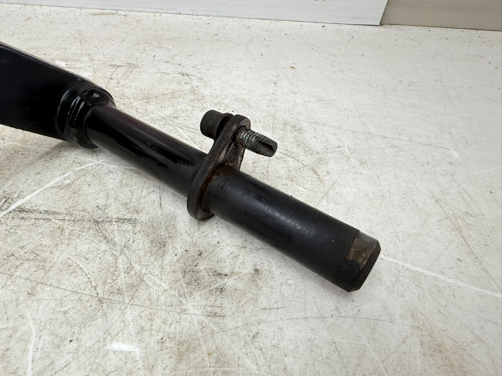 2003 HARLEY DYNA WIDE GLIDE Rear Foot Peg Mount Arm Bracket Frame