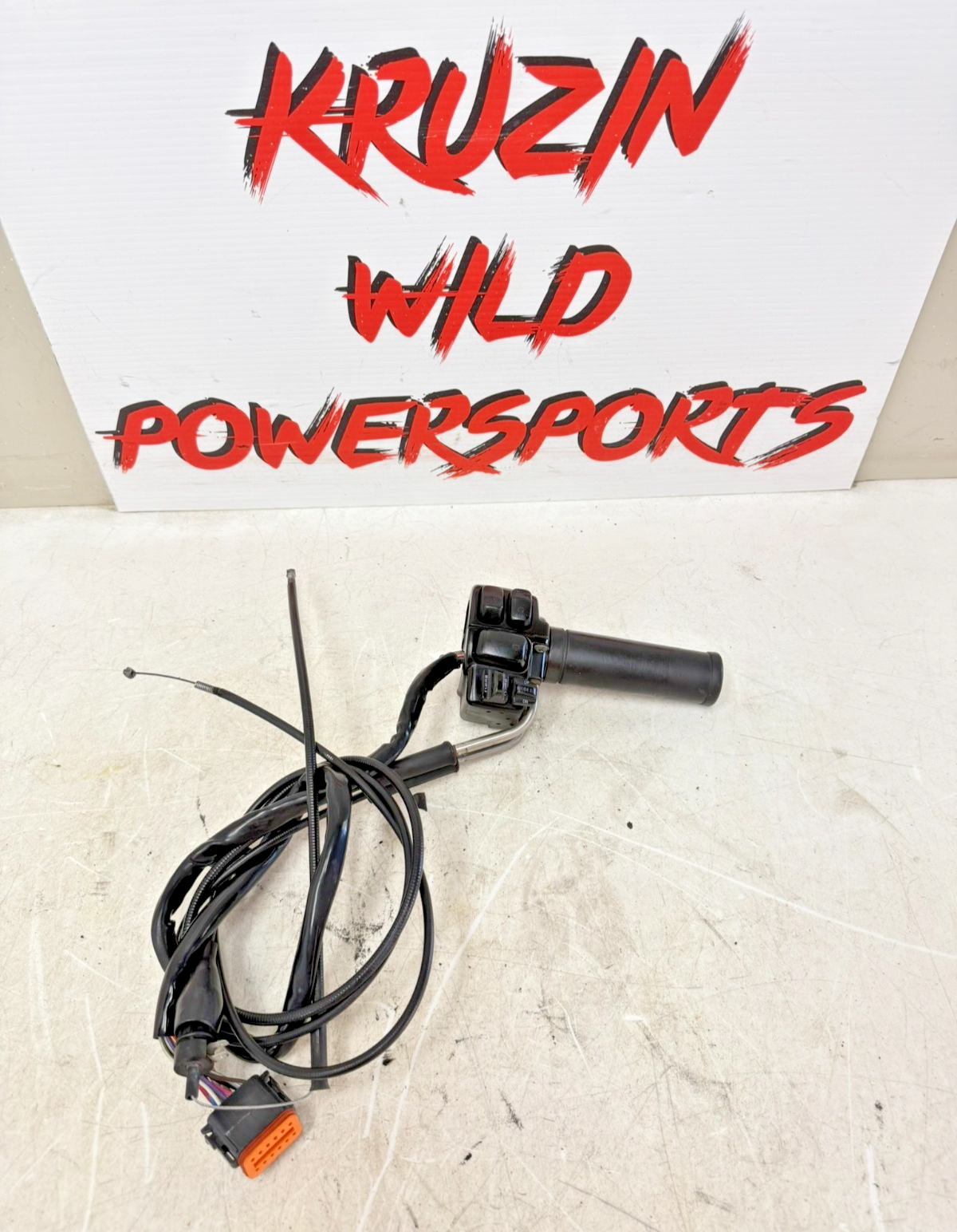 2003 HARLEY ELECTRA GLIDE Right Hand Control Switch Housing Handlebar Cable