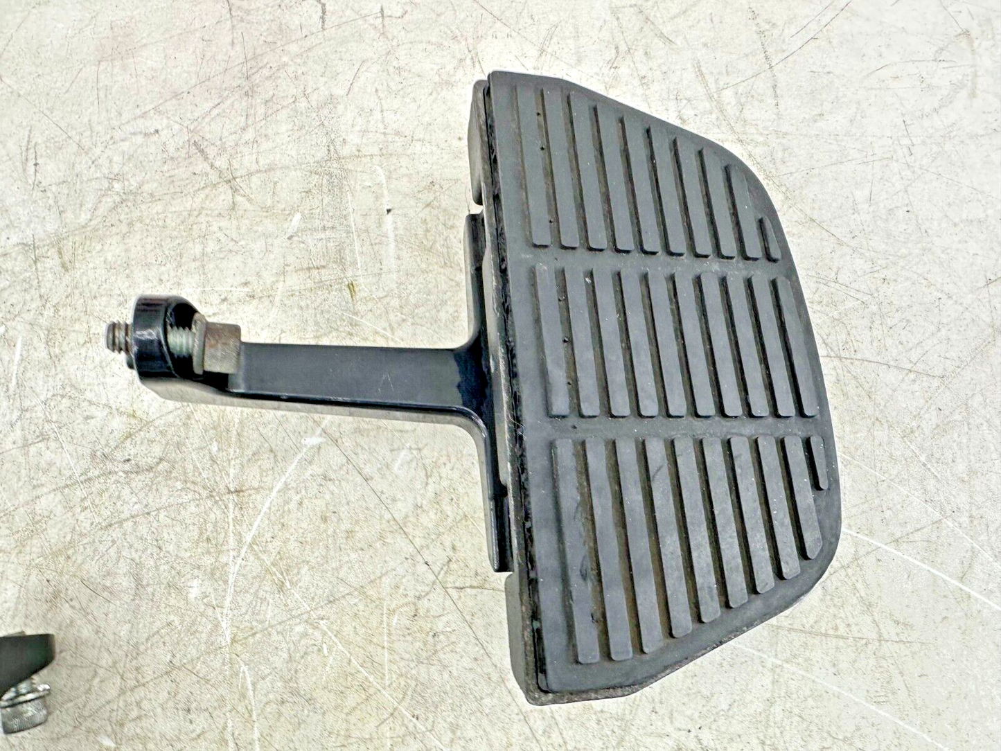 1999 HARLEY FLH ELECTRA GLIDE OEM HD Passenger Floorboard Foot Rest Pedal Pad