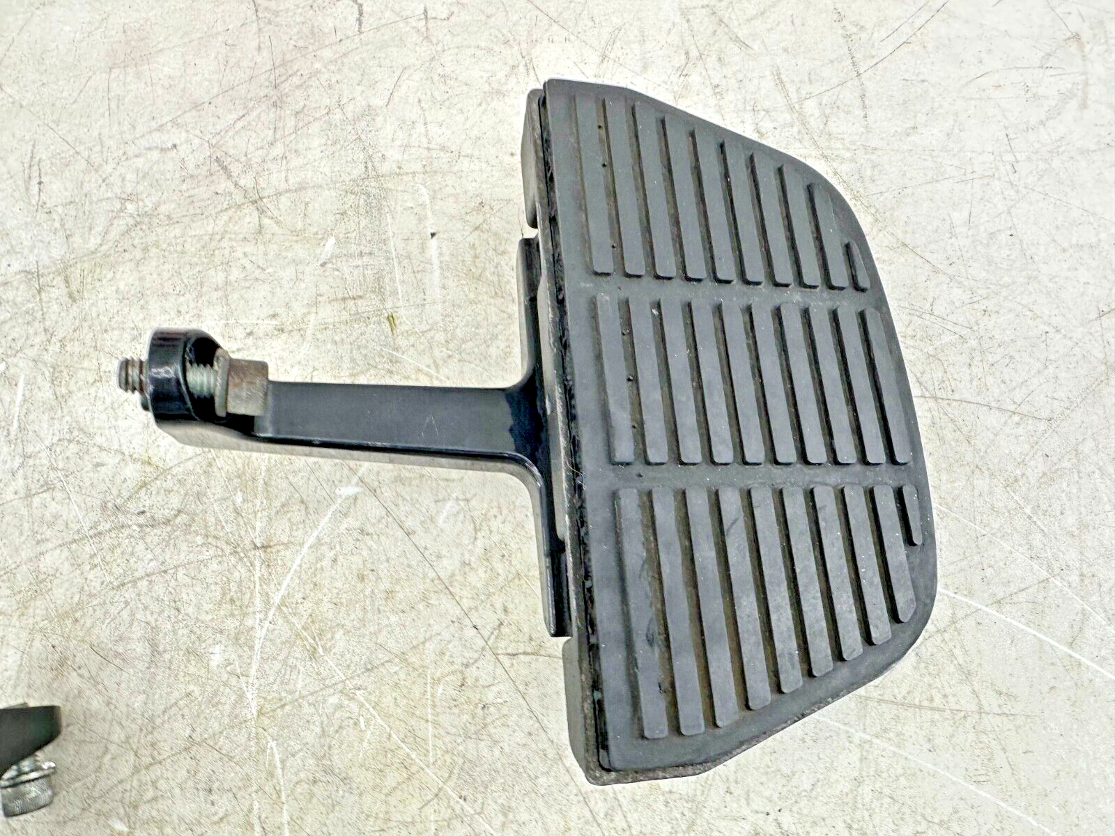 1999 HARLEY FLH ELECTRA GLIDE OEM HD Passenger Floorboard Foot Rest Pedal Pad