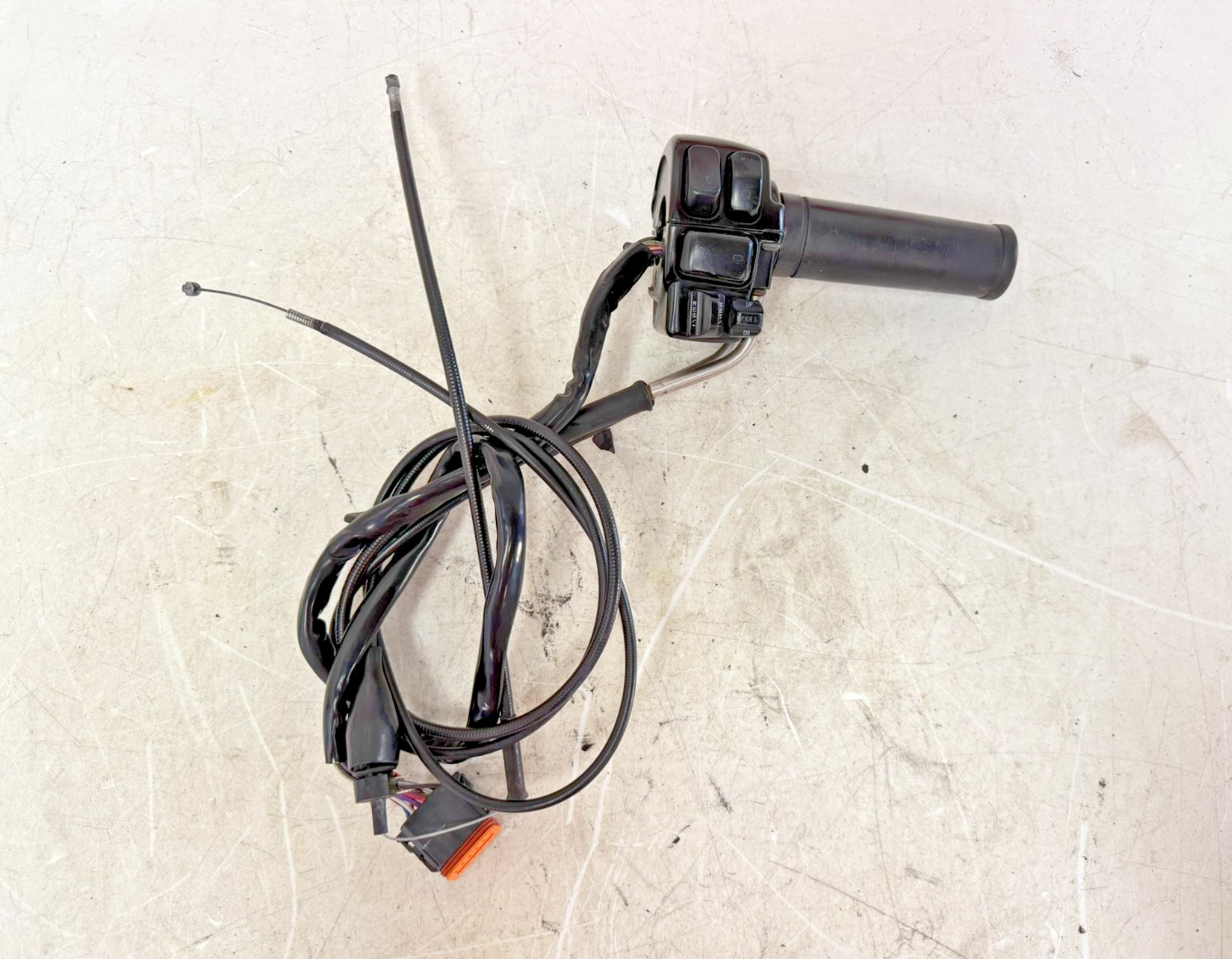 2003 HARLEY ELECTRA GLIDE Right Hand Control Switch Housing Handlebar Cable