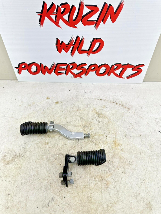 1997 HARLEY DYNA OEM HD Passenger Footpegs + Mounting Hardware Bracket