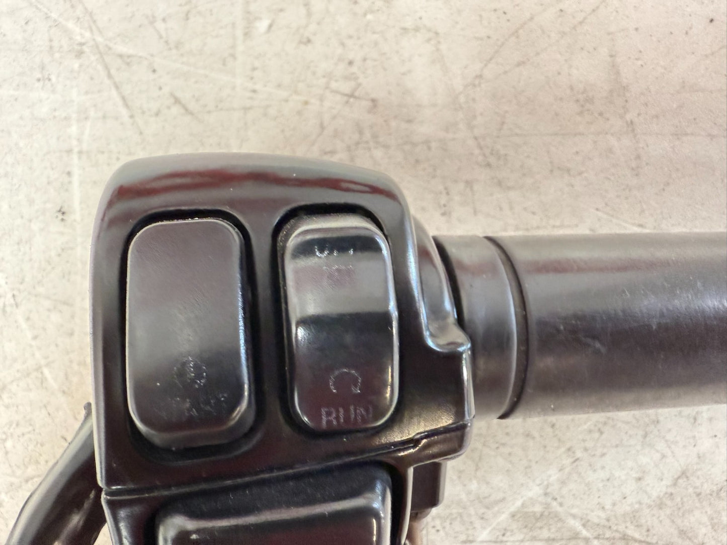 2003 HARLEY ELECTRA GLIDE Right Hand Control Switch Housing Handlebar Cable