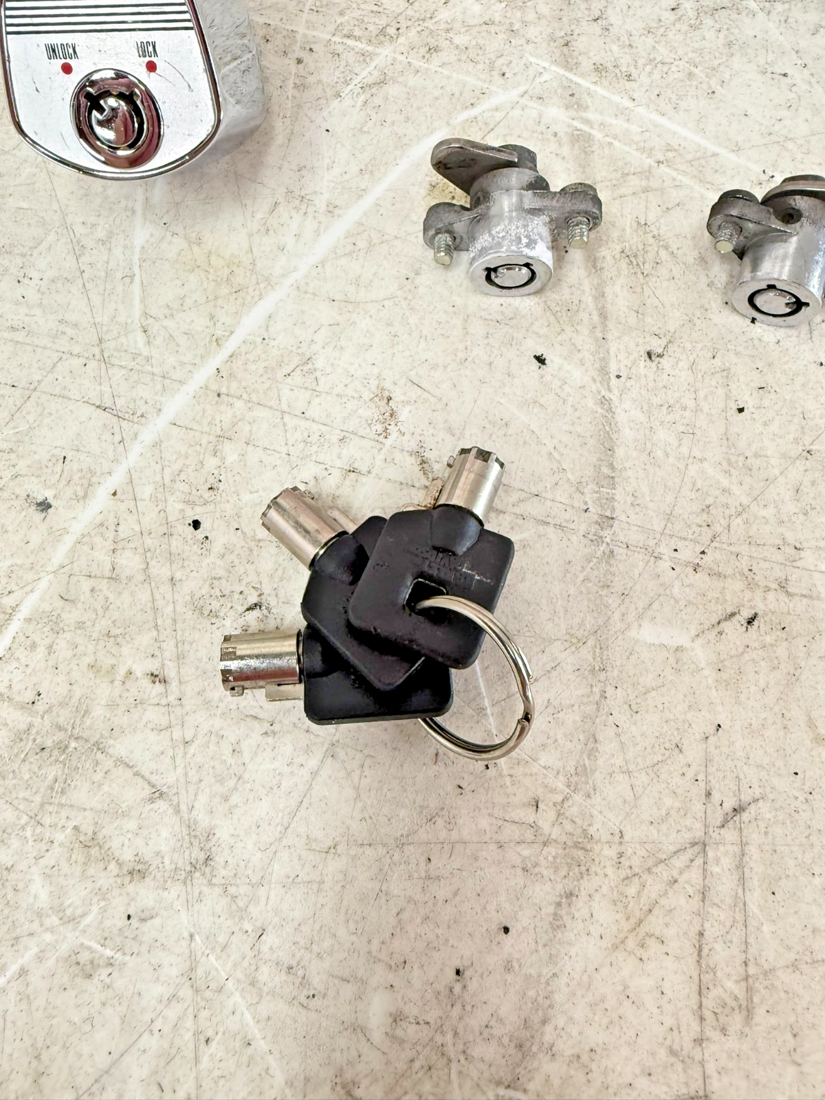 2003 HARLEY ELECTRA GLIDE Ignition Switch Key Saddlebag Tour Pack Lock Set