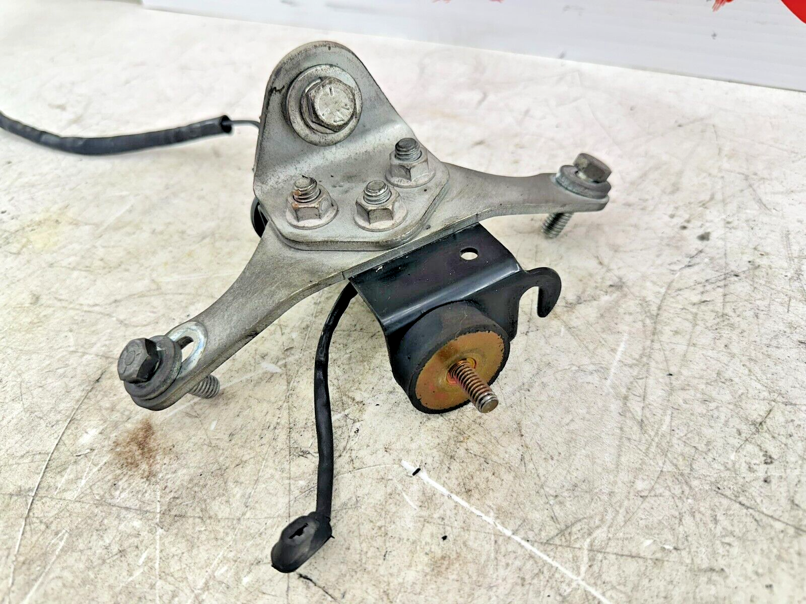 1996 HARLEY DAVIDSON SOFTAIL Upper Motor Mount Horn Mounting Bracket OEM