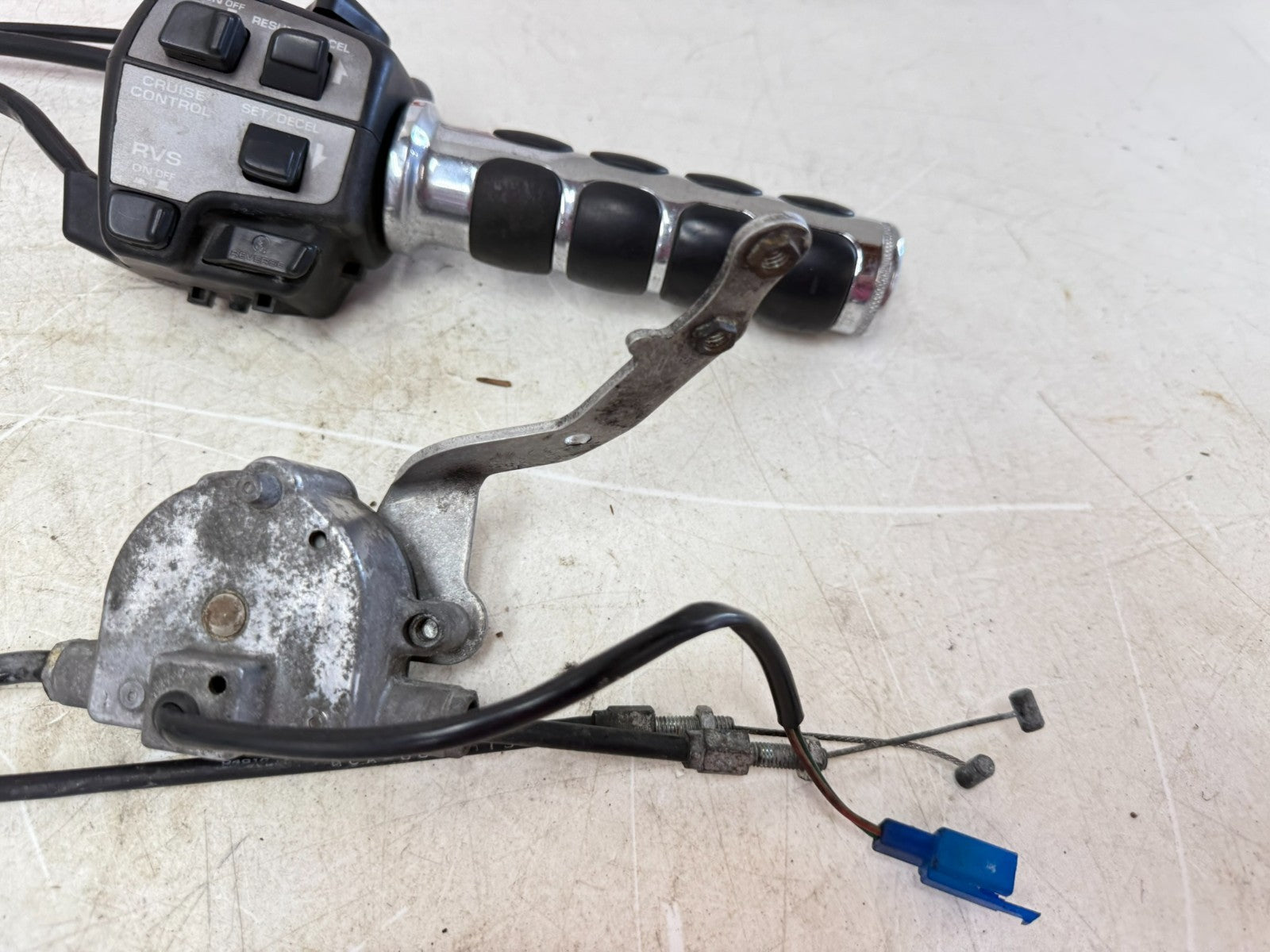 2002 Honda Goldwing GL1800 Right Throttle Handlebar Cruise Reverse Start Switch