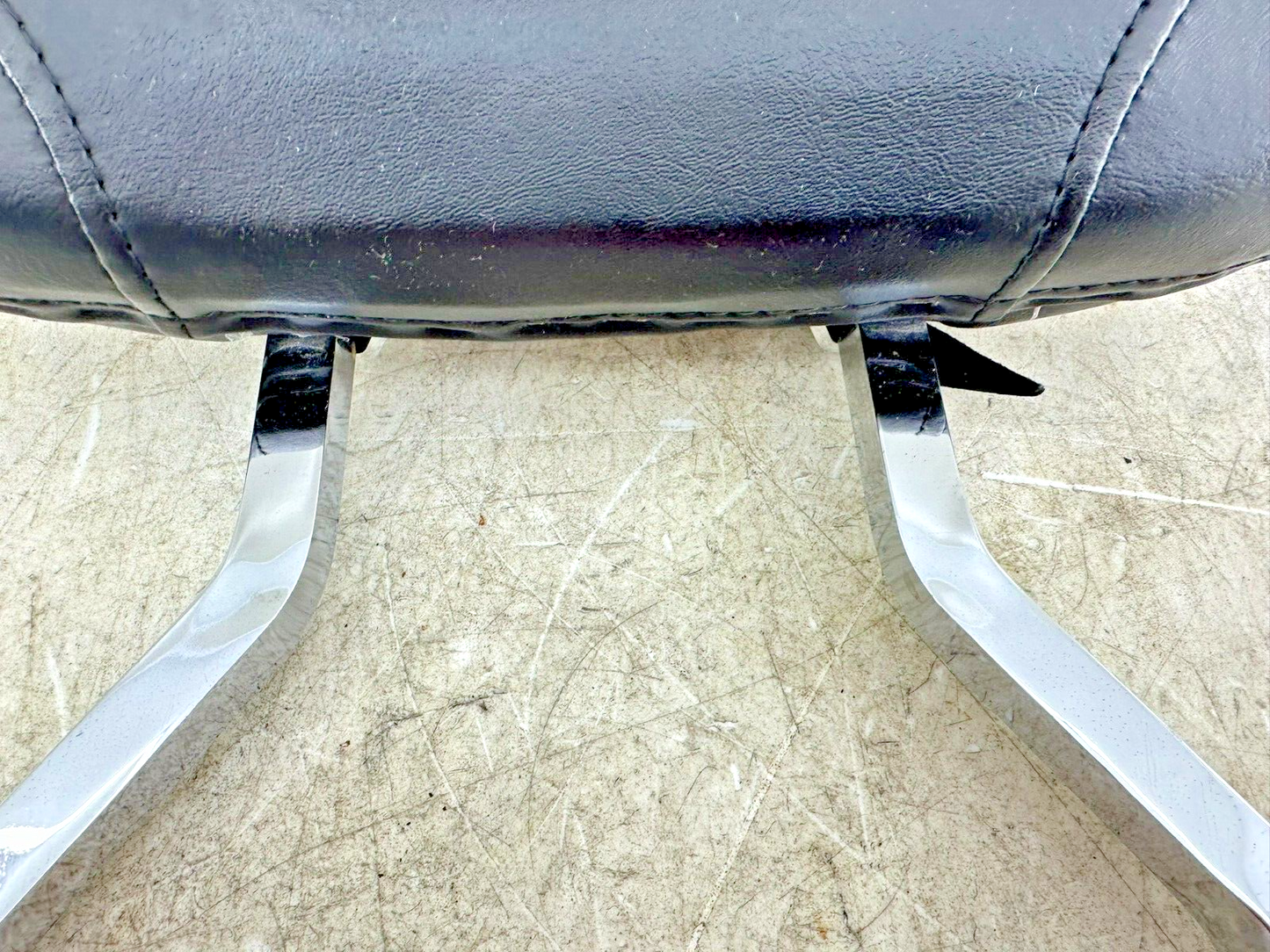 1995 HARLEY SOFTAIL Passenger Backrest Sissy Bar W/Pad