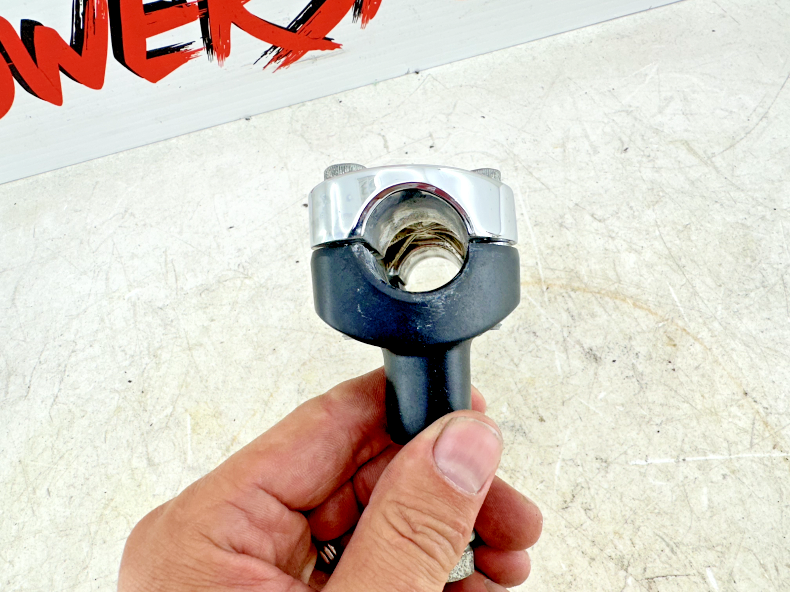 1997 HARLEY DYNA Handlebar Clamp Riser Risor Perch