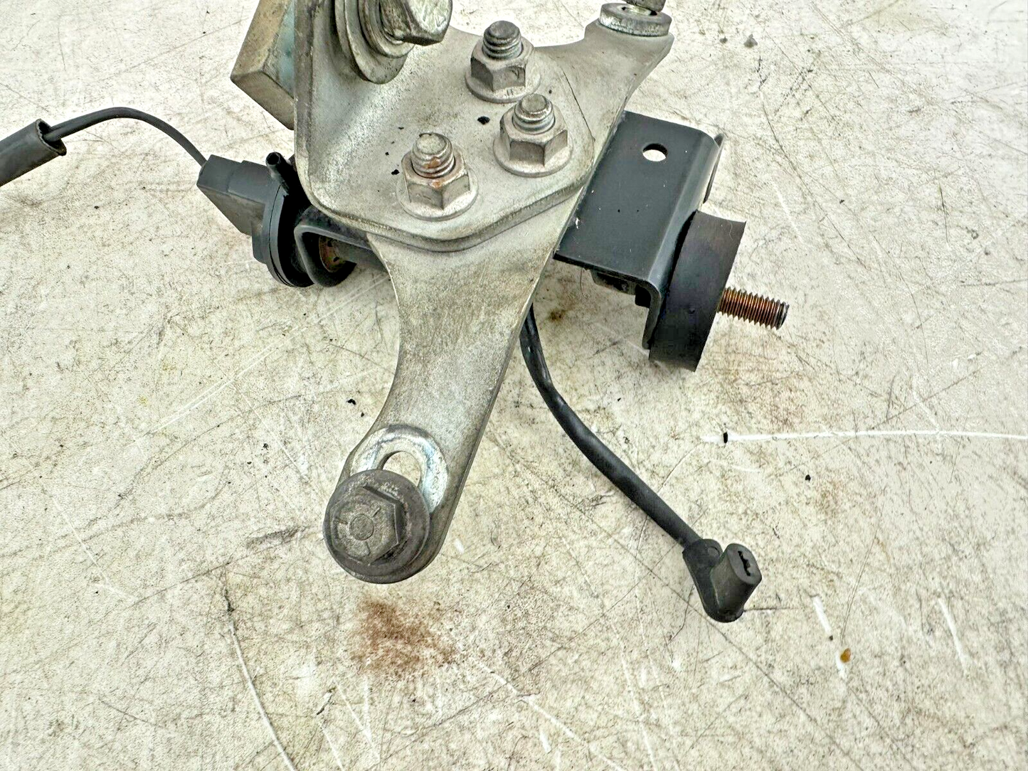 1996 HARLEY DAVIDSON SOFTAIL Upper Motor Mount Horn Mounting Bracket OEM