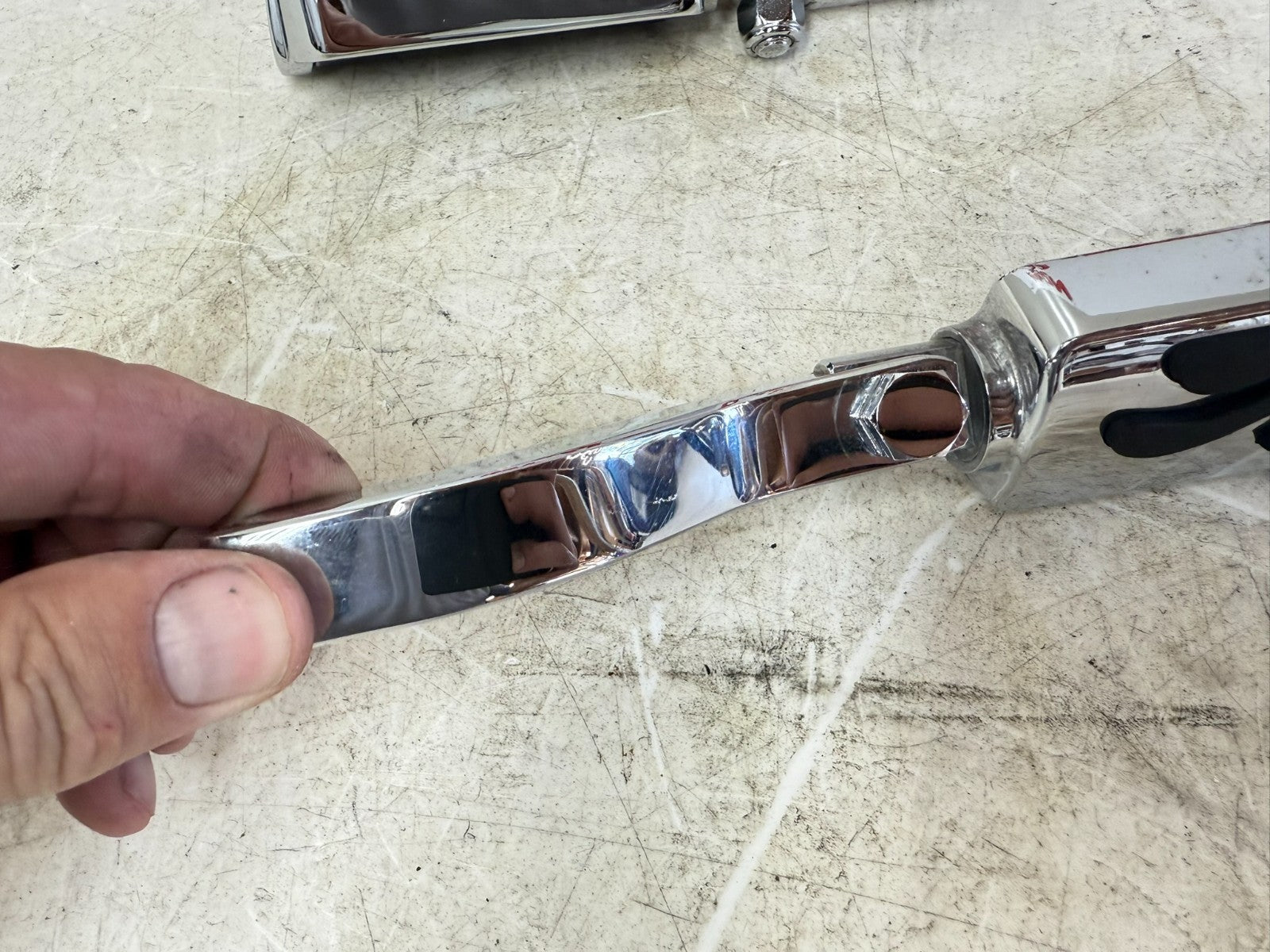 2003 HARLEY DYNA WIDE GLIDE OEM Rear Passenger Foot Peg Foot Rest Flame Chrome