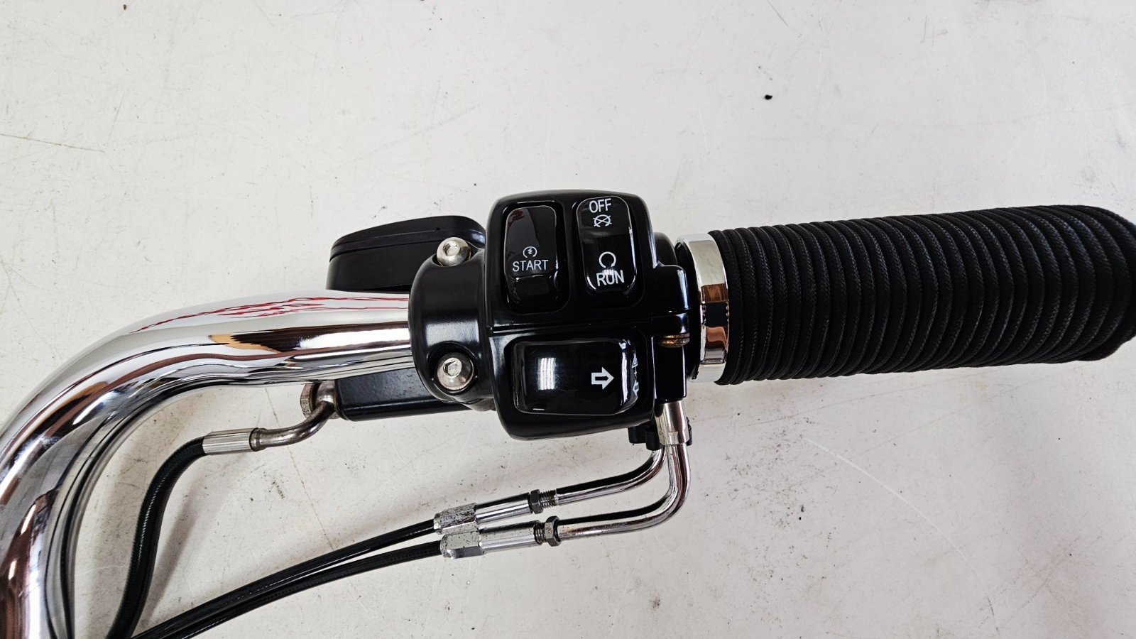 1993 HARLEY SOFTAIL Handlebars Left Right Control Switch Housings Grips