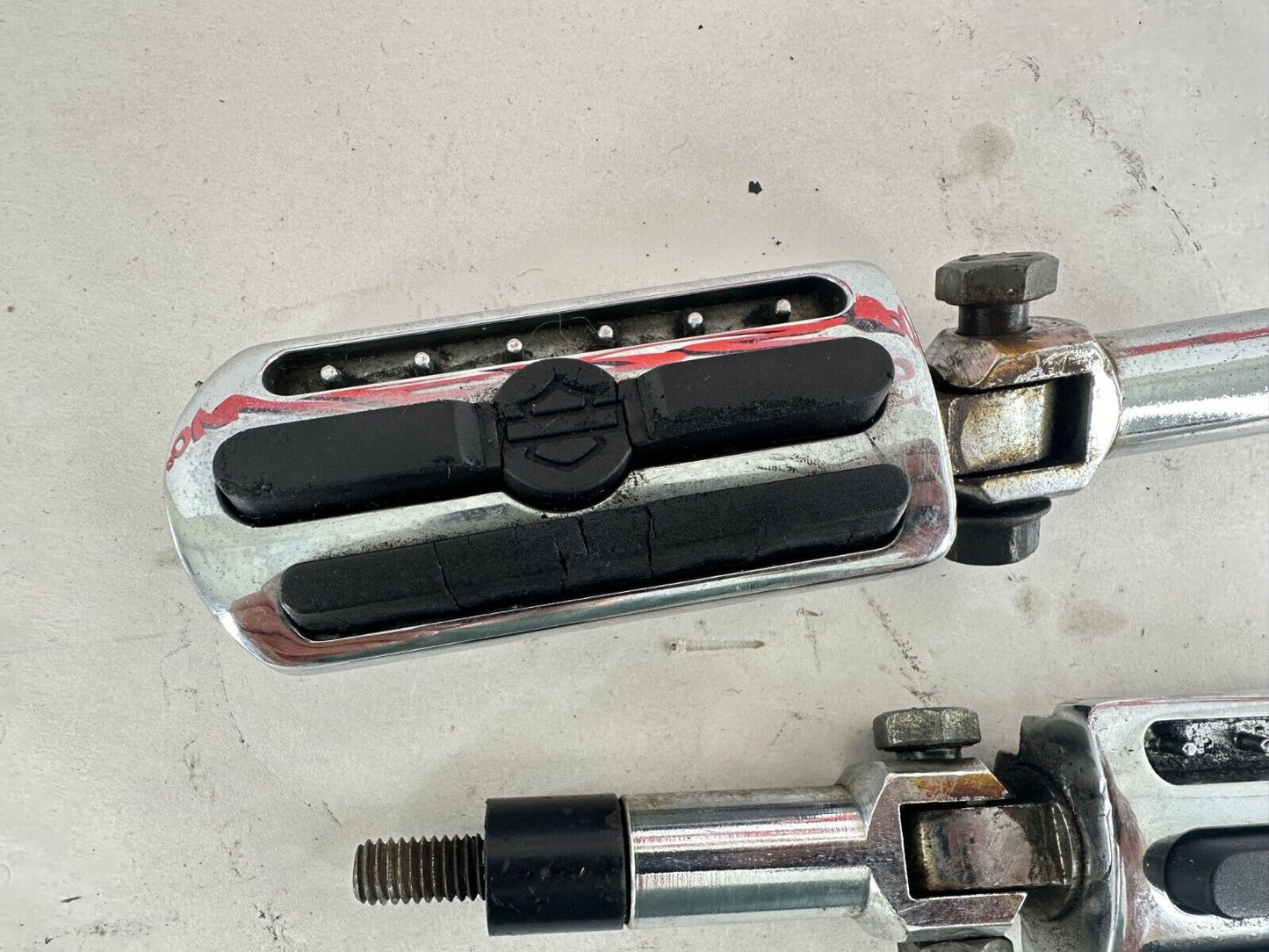 2001 HARLEY SOFTAIL Passenger Footpegs + Mounting Hardware