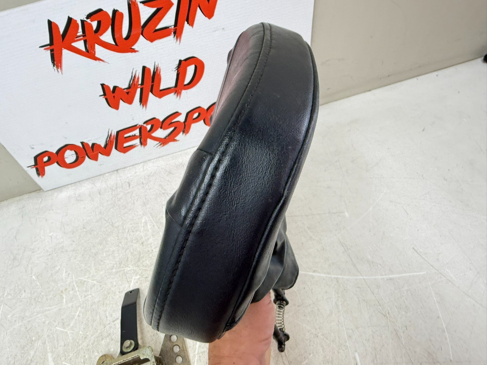 2003 HARLEY ELECTRA GLIDE Driver Backrest Cushion Pad Mounting Bracket Dock