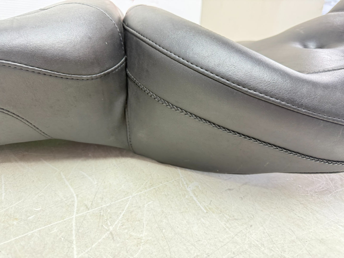 2003 HARLEY ELECTRA GLIDE Mustang Seat Saddle Passenger Driver